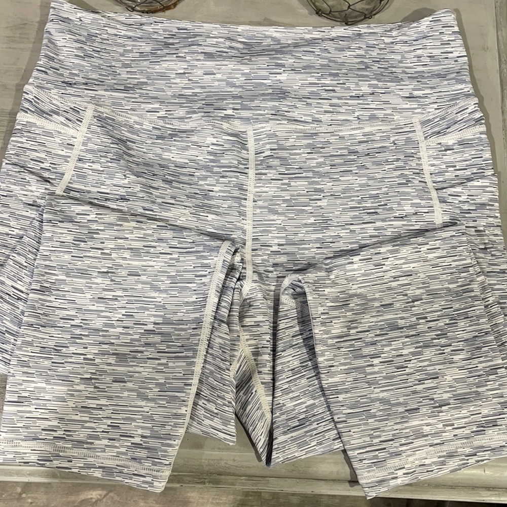 Zyia White and Grey pocket light n tight leggings